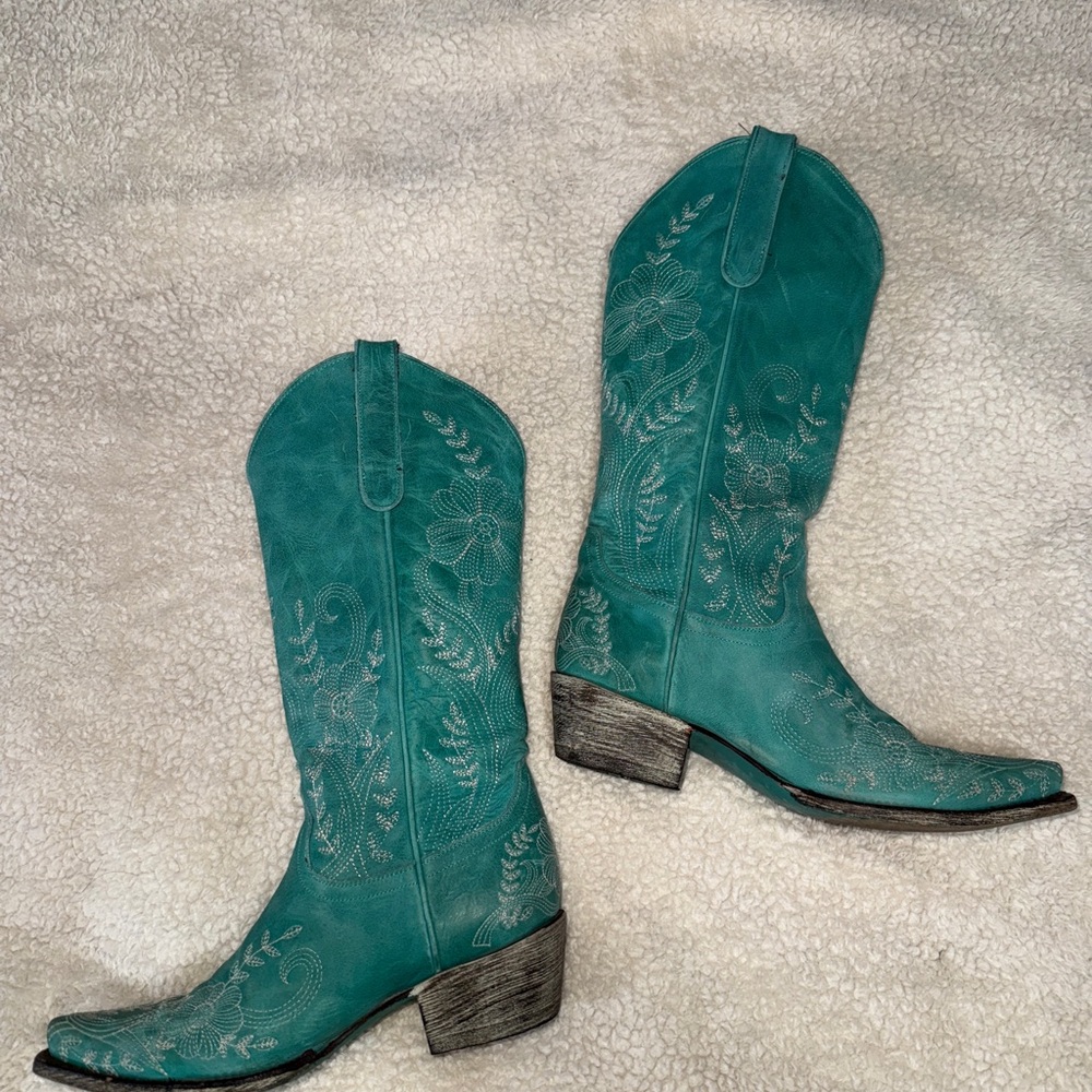 Lane “Ashlee Lace” Turquoise Boots - Picture 4 of 10
